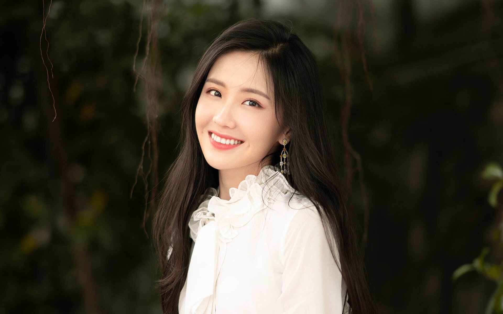 开云sport-足球之夜的双重奏，智利淘汰乌克兰晋级，伊布连击拉开差距